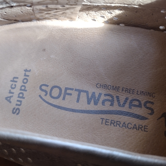 Softwaves Gold Leather Chunky Heel Loafers Size 40 (9.5) - Picture 8 of 8